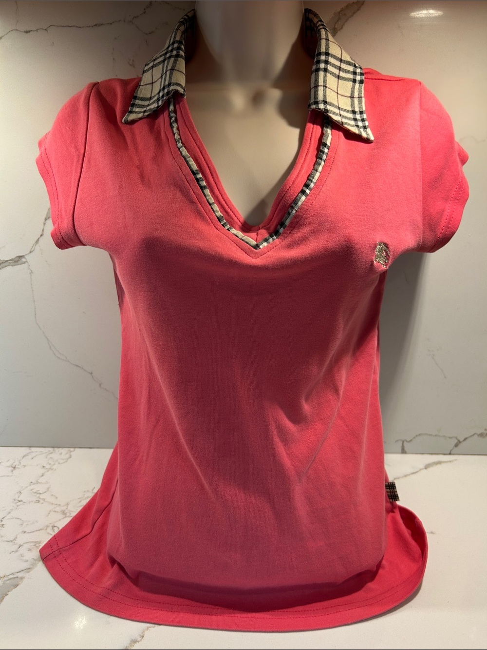 Y2K Burberry Coral Pink Short-Sleeve V-Neck Polo with Plaid Collar
